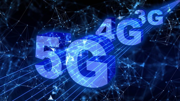 Verizon and AT&T Battle for 5G Supremacy